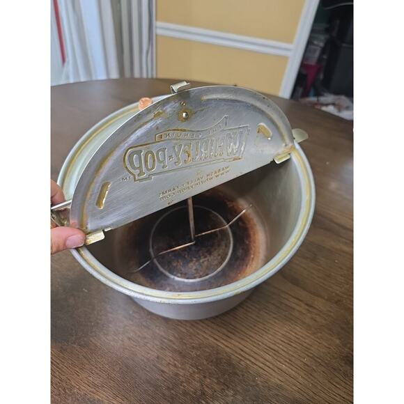 Genuine Whirley Pop Popcorn Maker Popper Stovetop Hand Crank Wooden Handle - Picture 9 of 16